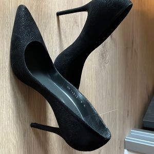 Stuart Weitzman NEVER WORN Black fabric pumps